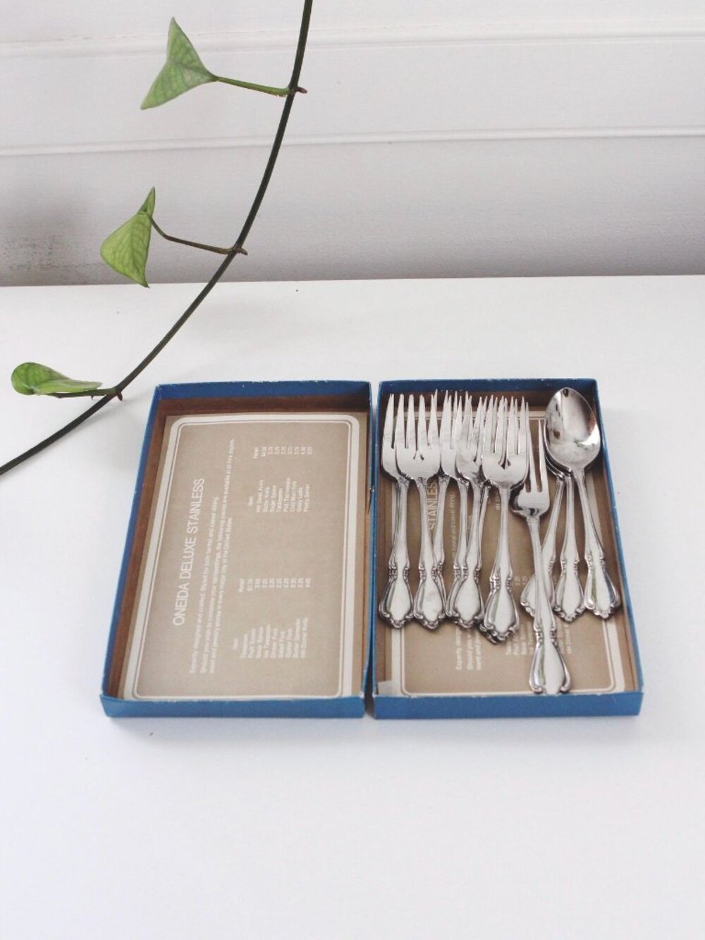 Oneida Stainless Steel Cutlery Flatware Set Gillidacraft Deluxe Forks Vintage